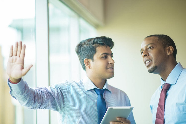 two colleagues discussing what not to do